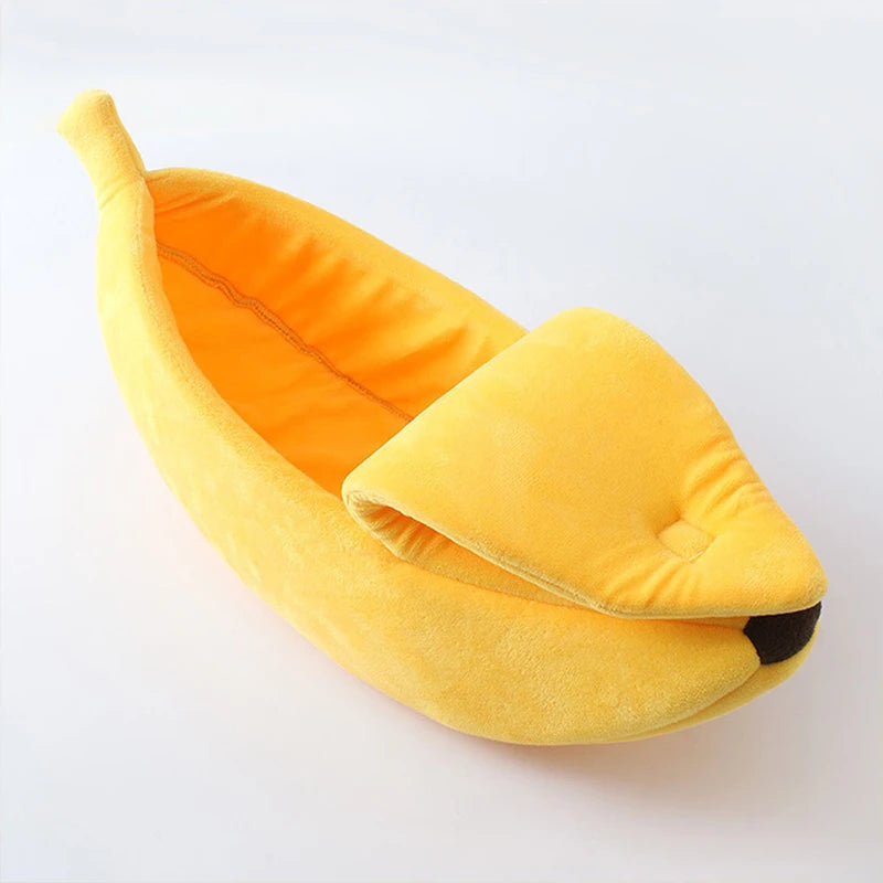 Peeled banana kennel for cats